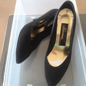 Notorious for Bakers Leeds Black Crepe Heels Size 9